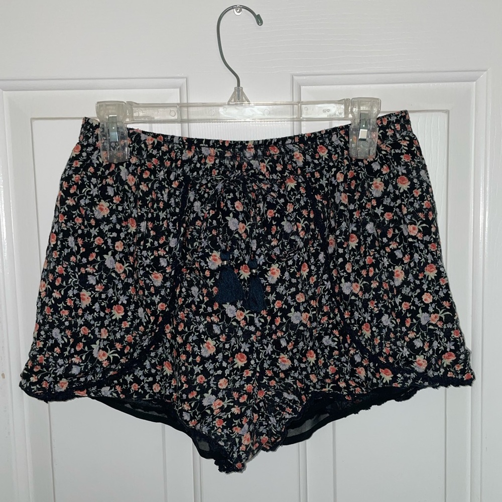 American Eagle Floral Soft Shorts Size Medium